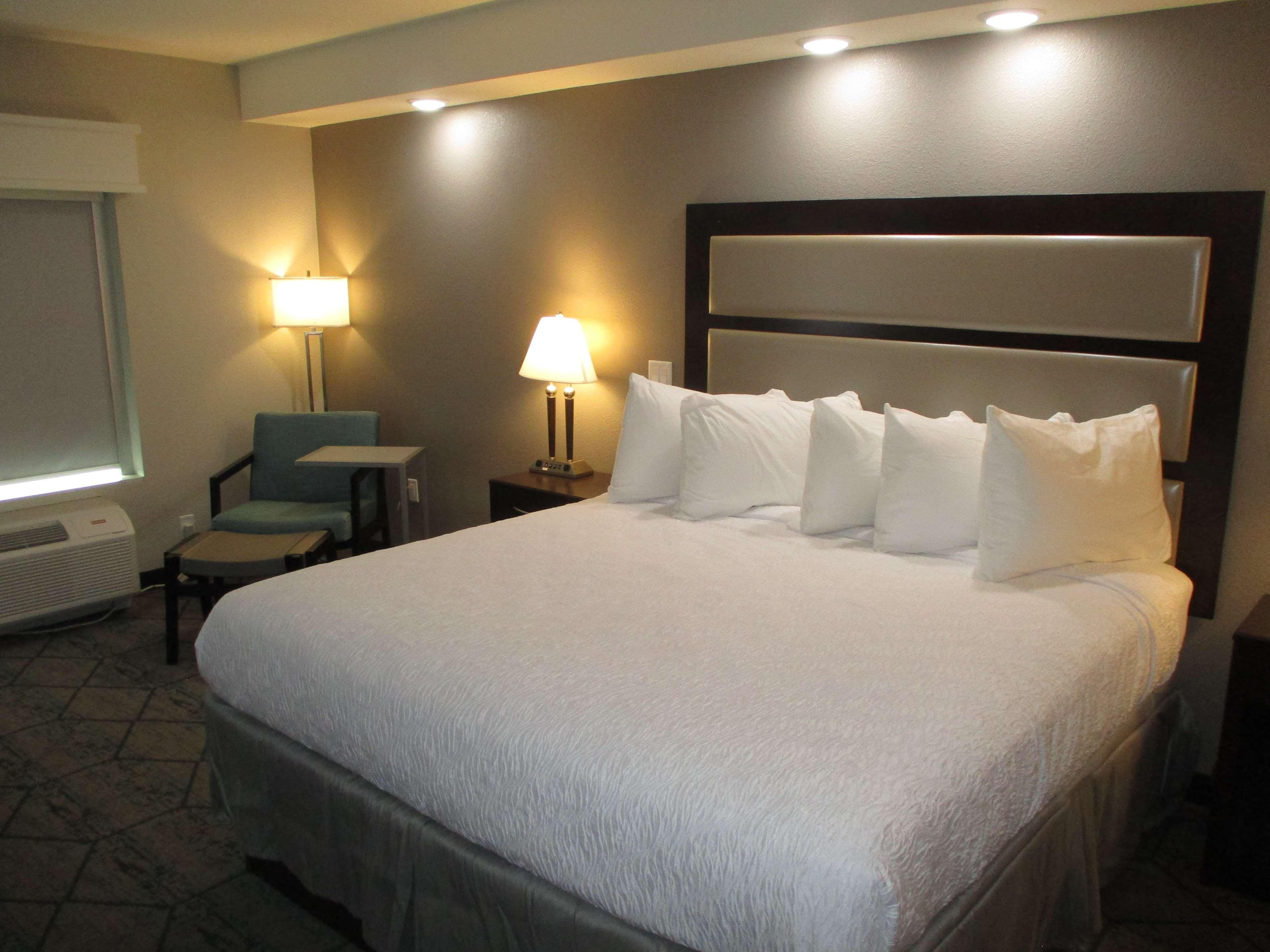 Best Western Plus Mcpherson Экстерьер фото