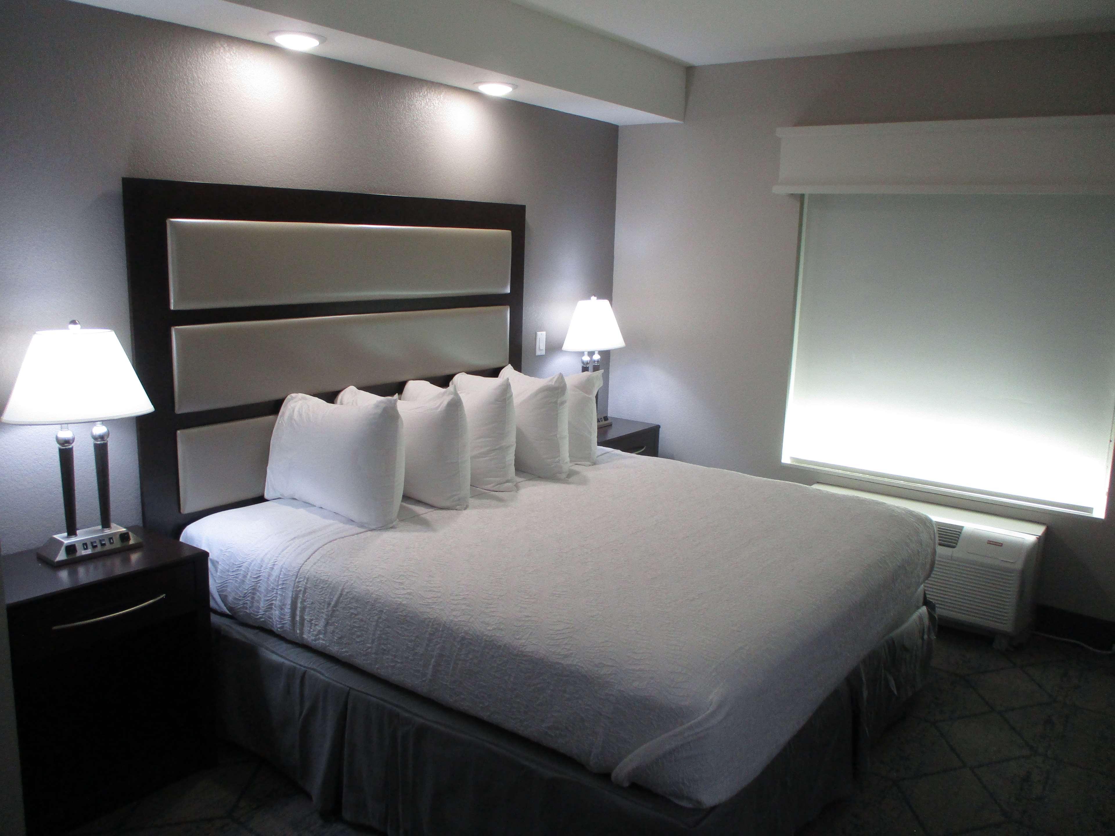 Best Western Plus Mcpherson Экстерьер фото