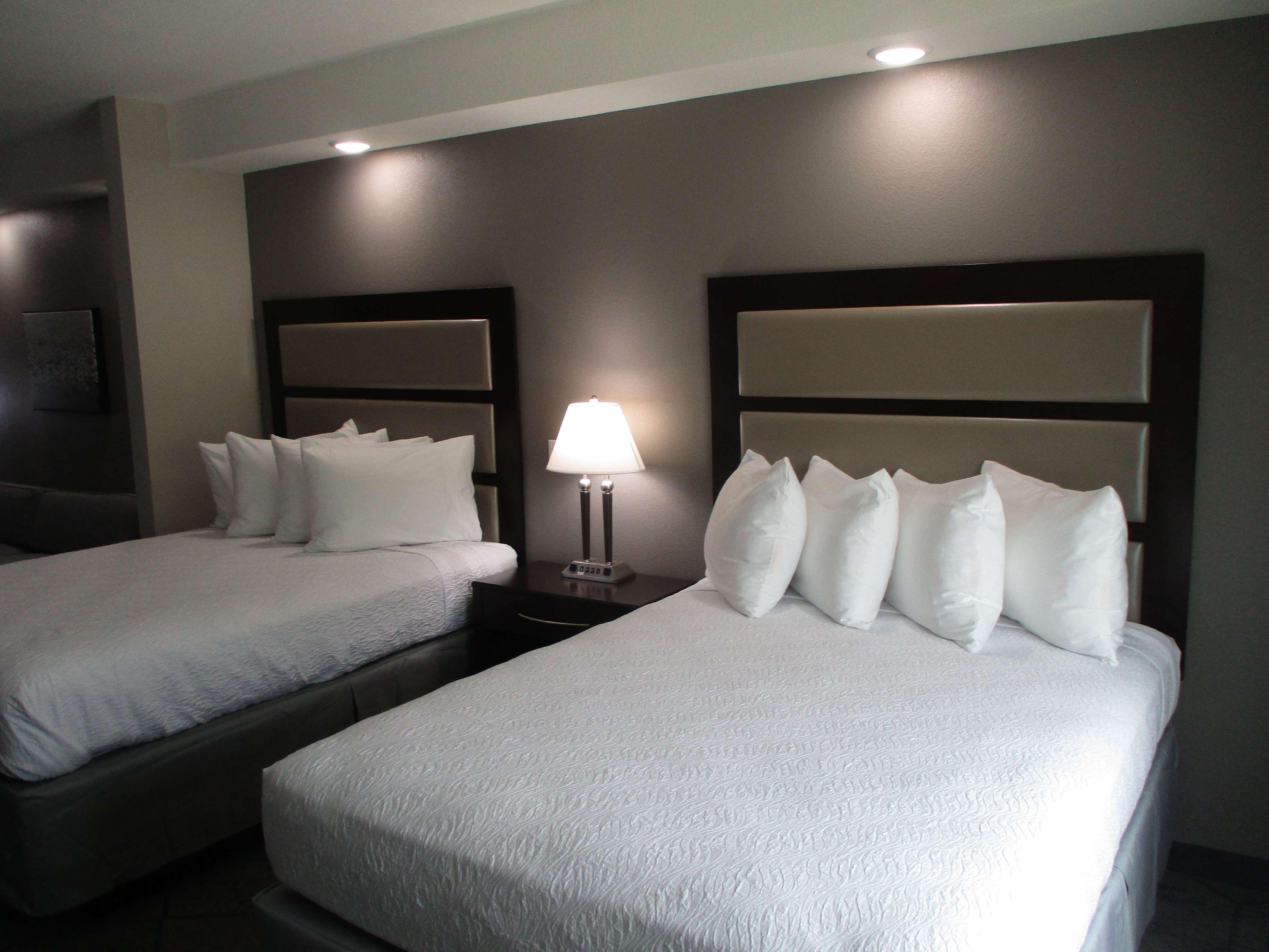 Best Western Plus Mcpherson Экстерьер фото